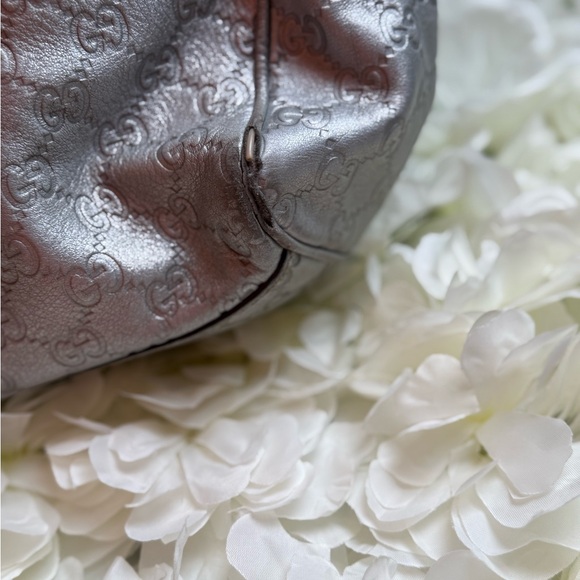 Gucci Sukey Metallic Silver Shoulder Bag With Charm- Authentic - Picture 7 of 16